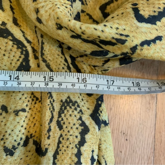 Women’s FRAME Ramie Cotton Blend Snakeskin Print Off Shoulder Blouse Size Large - Picture 13 of 14